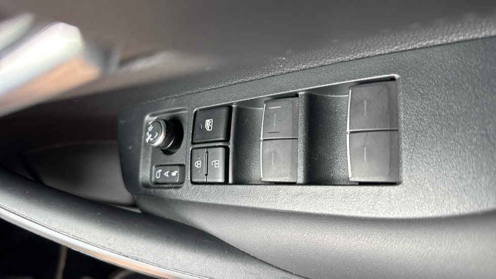 Toyota Corolla 1.8 Hybrid Excel 5dr CVT Hybrid Estate - Image 32