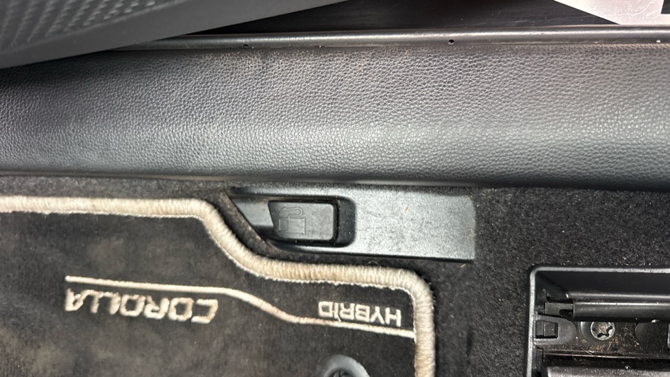 Toyota Corolla 1.8 Hybrid Excel 5dr CVT Hybrid Estate - Image 53