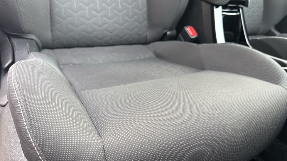 Toyota Corolla 1.8 VVT-i Hybrid Icon Tech 5dr CVT Hybrid Hatchback - Image 17