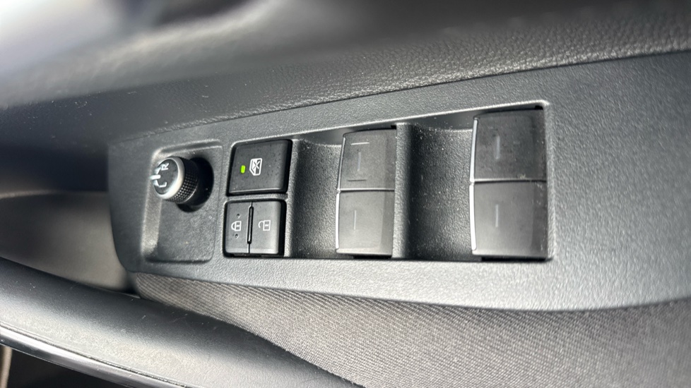 Toyota Corolla 1.8 VVT-i Hybrid Icon Tech 5dr CVT Hybrid Hatchback - Image 32
