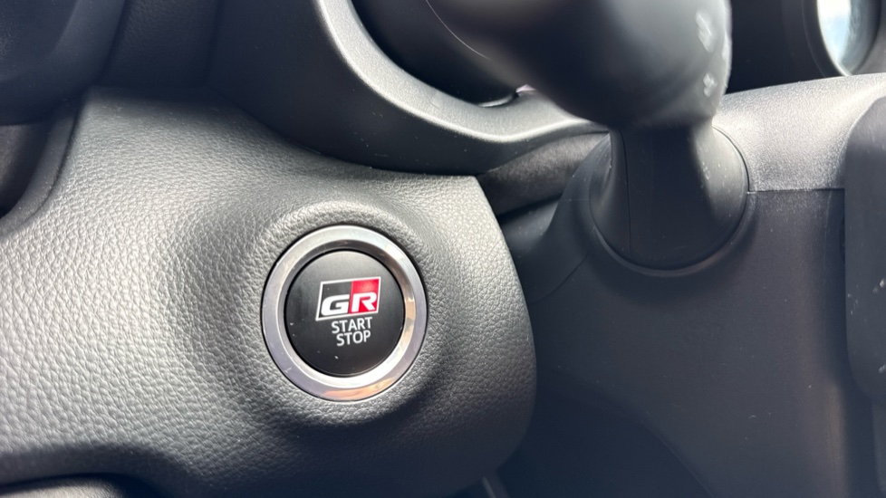 Toyota Yaris 1.5 Hybrid GR Sport 5dr CVT Hybrid Hatchback - Image 16
