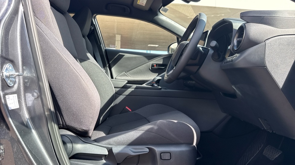 Toyota C-HR 2.0 PHEV Design 5dr CVT Hatchback - Image 12