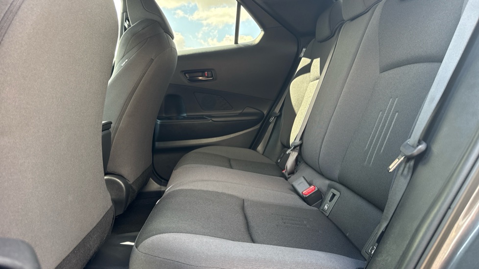 Toyota C-HR 2.0 PHEV Design 5dr CVT Hatchback - Image 15