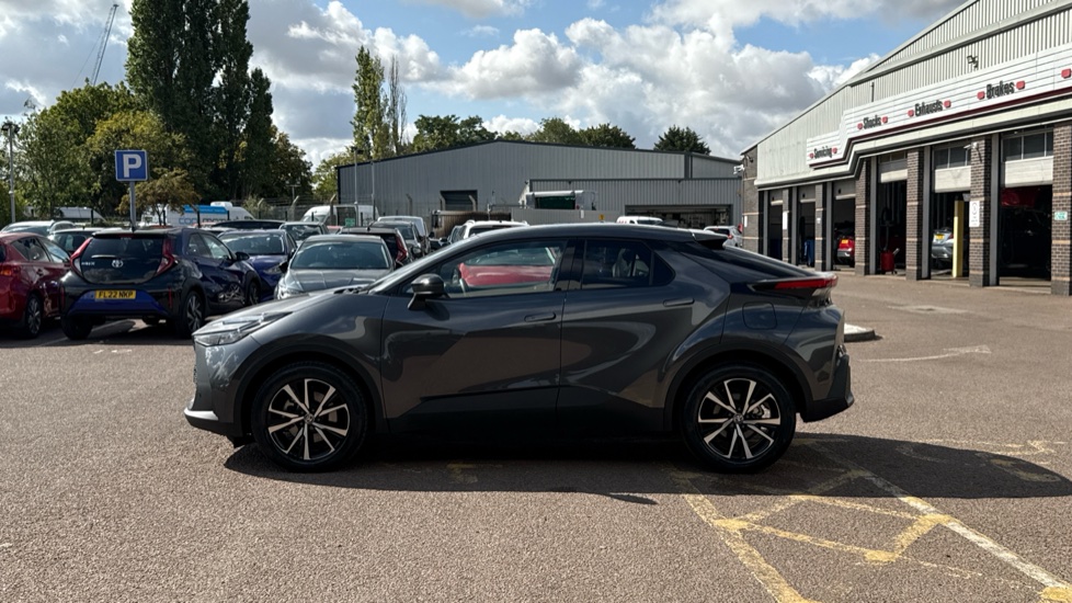 Toyota C-HR 2.0 PHEV Design 5dr CVT Hatchback - Image 24