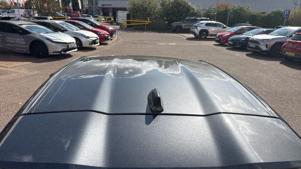 Toyota C-HR 2.0 PHEV Design 5dr CVT Hatchback - Image 29