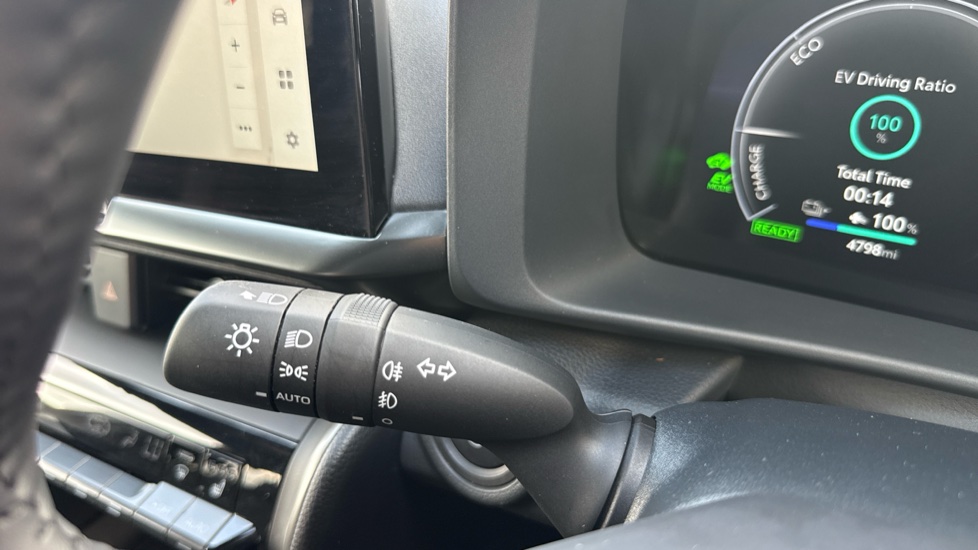 Toyota C-HR 2.0 PHEV Design 5dr CVT Hatchback - Image 33