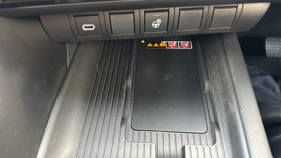 Toyota C-HR 2.0 PHEV Design 5dr CVT Hatchback - Image 37
