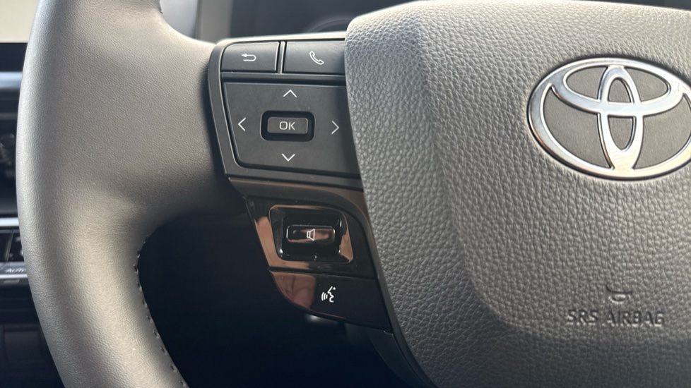 Toyota C-HR 2.0 PHEV Design 5dr CVT Hatchback - Image 39