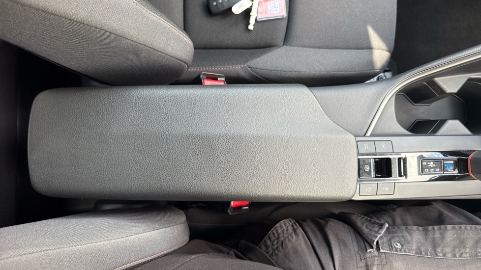 Toyota C-HR 2.0 PHEV Design 5dr CVT Hatchback - Image 48