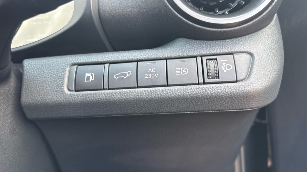 Toyota C-HR 2.0 PHEV Design 5dr CVT Hatchback - Image 49