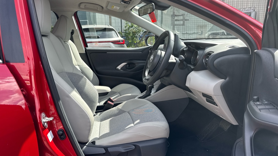 Toyota Yaris 1.5 Hybrid Excel 5dr CVT Hybrid Hatchback - Image 12