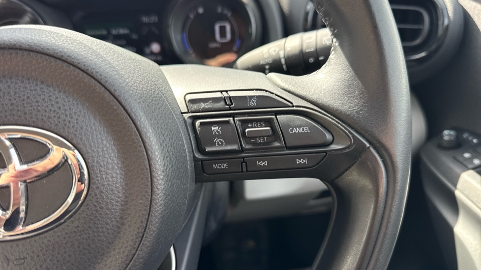 Toyota Yaris 1.5 Hybrid Excel 5dr CVT Hybrid Hatchback - Image 30