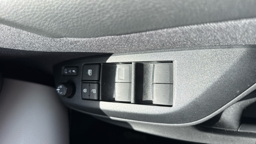 Toyota Yaris 1.5 Hybrid Excel 5dr CVT Hybrid Hatchback - Image 31