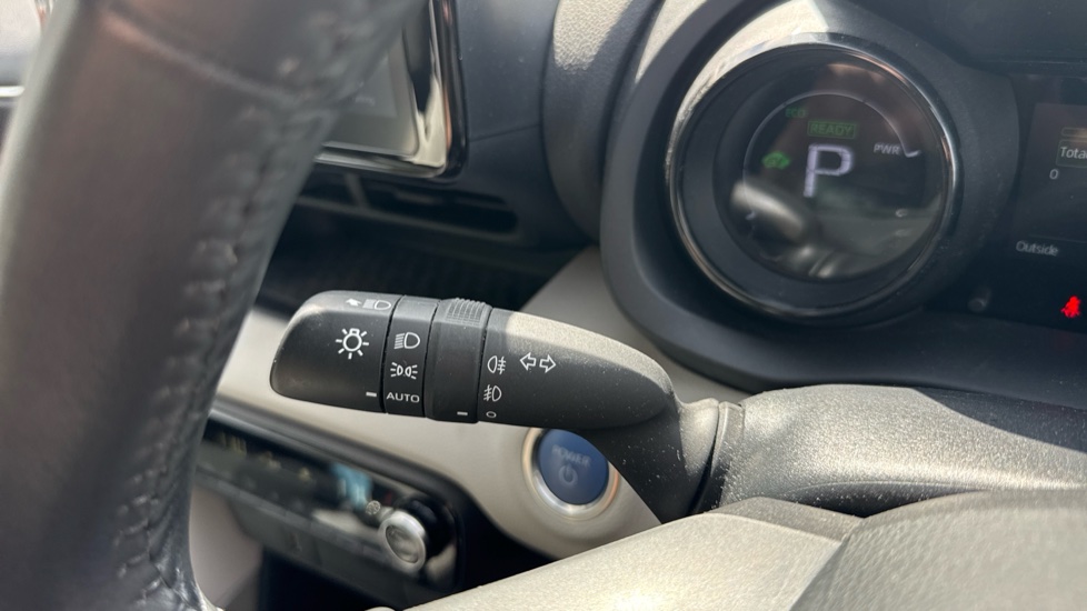 Toyota Yaris 1.5 Hybrid Excel 5dr CVT Hybrid Hatchback - Image 32