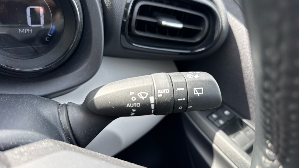 Toyota Yaris 1.5 Hybrid Excel 5dr CVT Hybrid Hatchback - Image 33