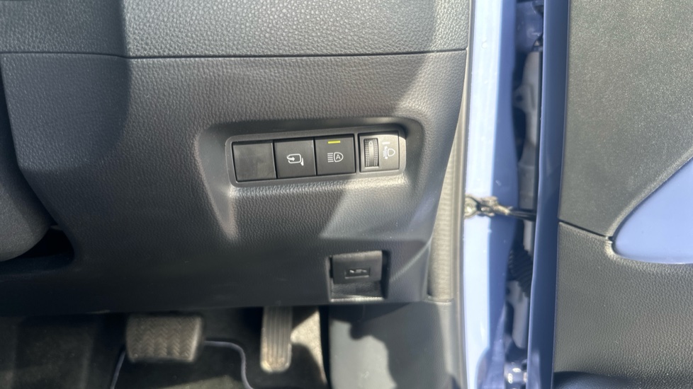 Toyota Aygo X 1.5 Hybrid Design 5dr CVT Hybrid Hatchback - Image 35