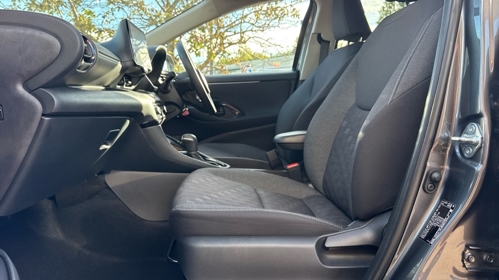 Toyota Yaris 1.5 Hybrid Design 5dr CVT Hybrid Hatchback - Image 5