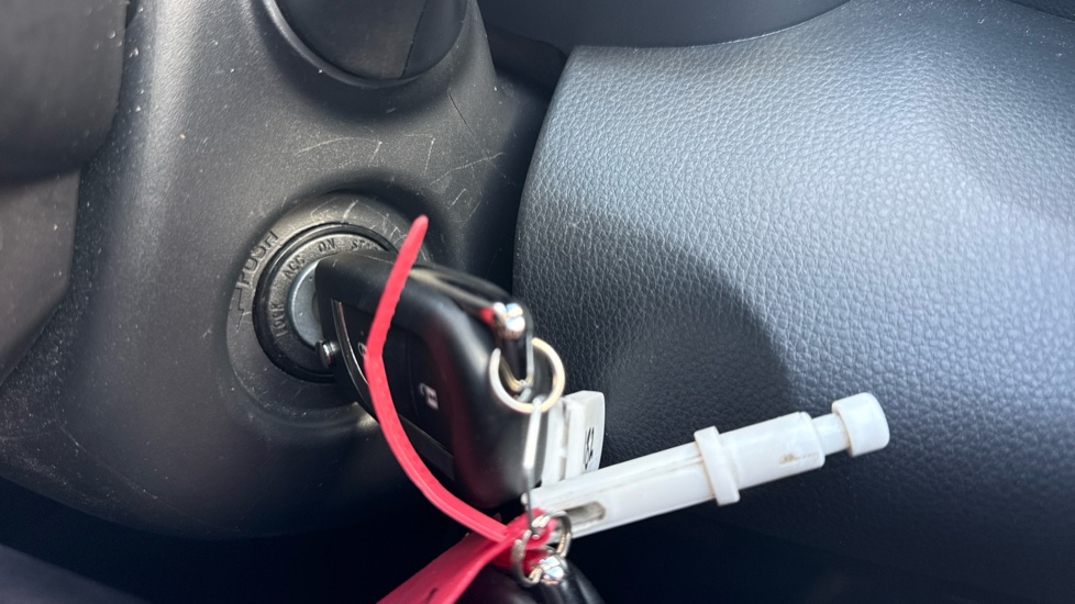 Toyota Yaris 1.5 Hybrid Design 5dr CVT Hybrid Hatchback - Image 16