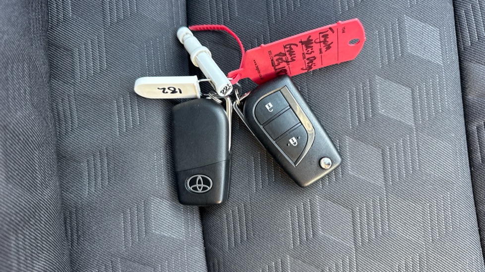 Toyota Yaris 1.5 Hybrid Design 5dr CVT Hybrid Hatchback - Image 28