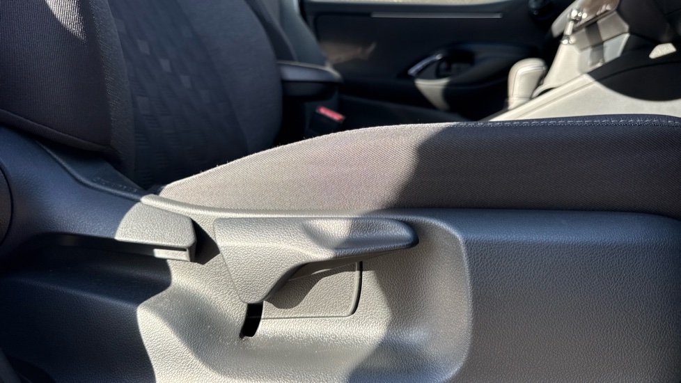 Toyota Yaris 1.5 Hybrid Design 5dr CVT Hybrid Hatchback - Image 30