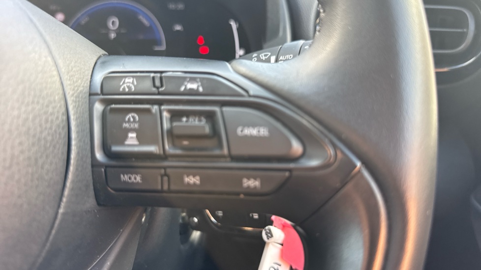 Toyota Yaris 1.5 Hybrid Design 5dr CVT Hybrid Hatchback - Image 31