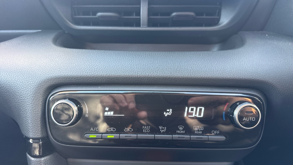 Toyota Yaris 1.5 Hybrid Design 5dr CVT Hybrid Hatchback - Image 35