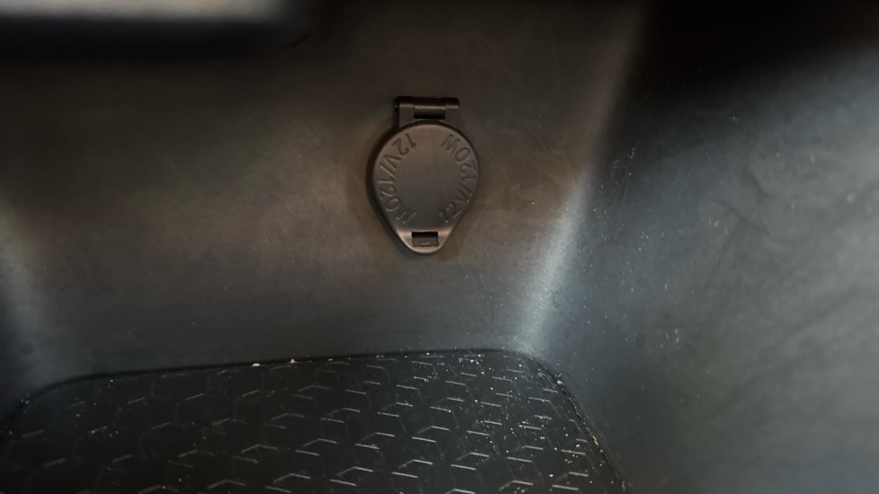 Toyota Yaris 1.5 Hybrid Design 5dr CVT Hybrid Hatchback - Image 38