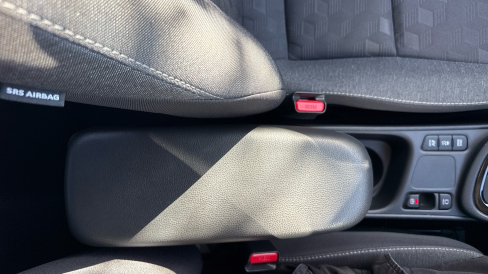 Toyota Yaris 1.5 Hybrid Design 5dr CVT Hybrid Hatchback - Image 47