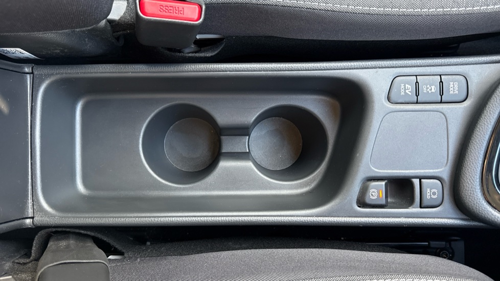 Toyota Yaris 1.5 Hybrid Design 5dr CVT Hybrid Hatchback - Image 48