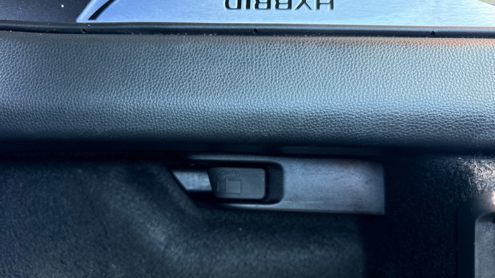 Toyota Yaris 1.5 Hybrid Design 5dr CVT Hybrid Hatchback - Image 51