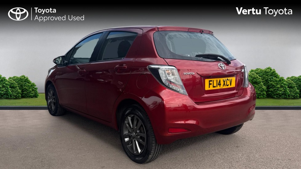 Toyota Yaris 1.33 VVT-i Icon+ 5dr Multidrive S Petrol Hatchback - Image 4