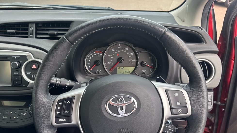 Toyota Yaris 1.33 VVT-i Icon+ 5dr Multidrive S Petrol Hatchback - Image 7