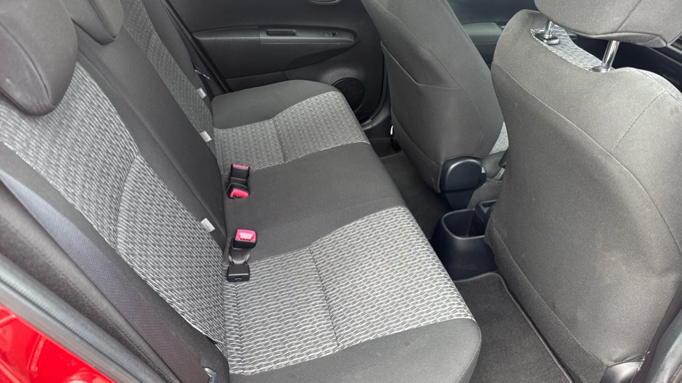 Toyota Yaris 1.33 VVT-i Icon+ 5dr Multidrive S Petrol Hatchback - Image 8