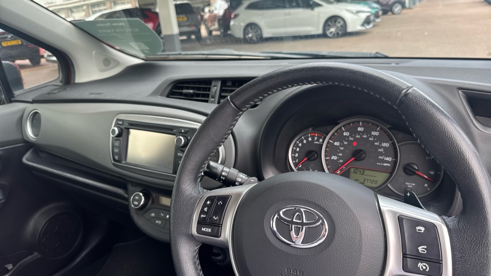 Toyota Yaris 1.33 VVT-i Icon+ 5dr Multidrive S Petrol Hatchback - Image 10