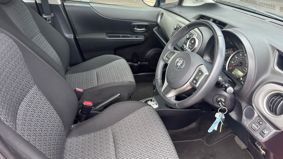 Toyota Yaris 1.33 VVT-i Icon+ 5dr Multidrive S Petrol Hatchback - Image 12