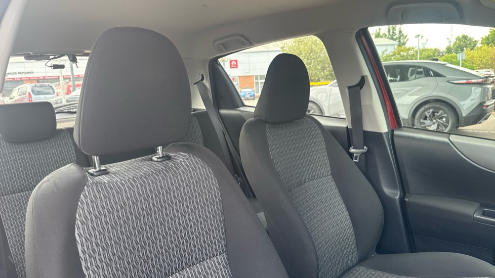 Toyota Yaris 1.33 VVT-i Icon+ 5dr Multidrive S Petrol Hatchback - Image 19