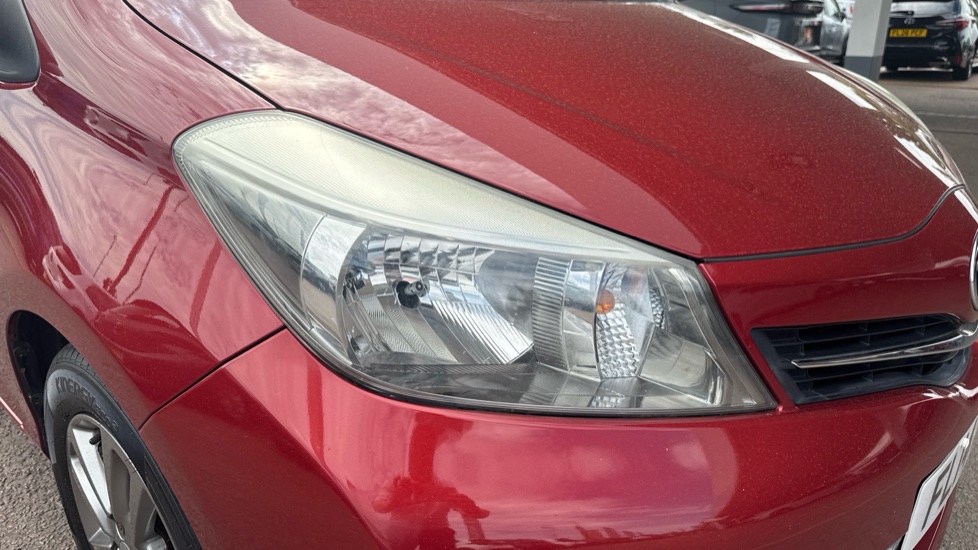 Toyota Yaris 1.33 VVT-i Icon+ 5dr Multidrive S Petrol Hatchback - Image 20