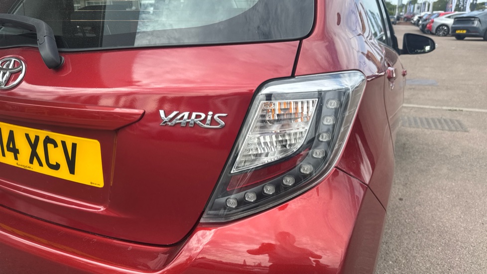 Toyota Yaris 1.33 VVT-i Icon+ 5dr Multidrive S Petrol Hatchback - Image 21