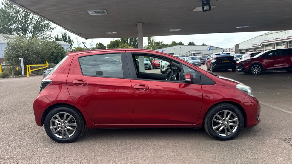 Toyota Yaris 1.33 VVT-i Icon+ 5dr Multidrive S Petrol Hatchback - Image 23