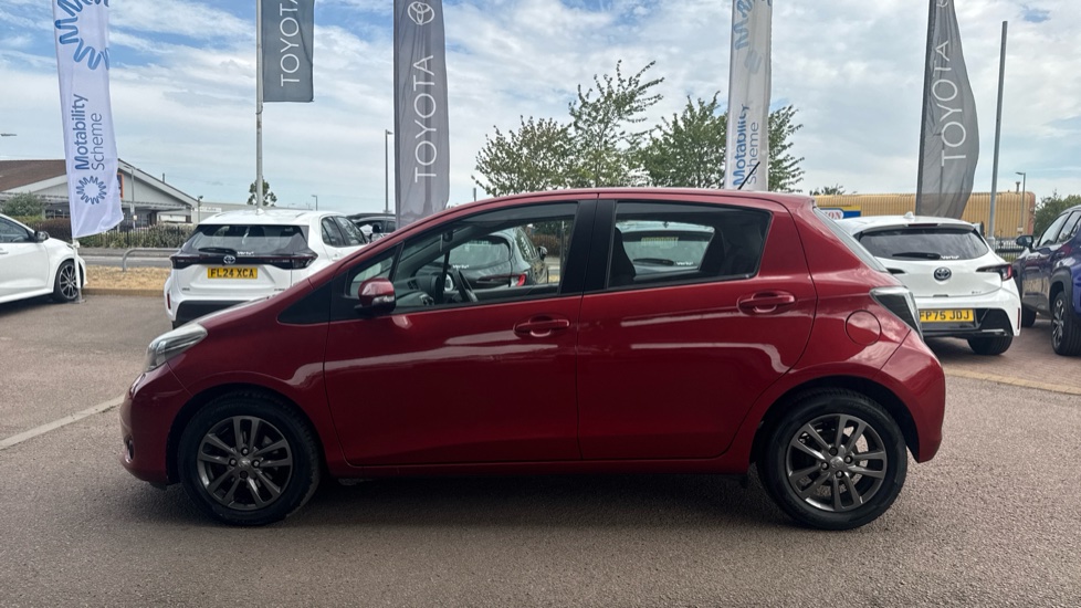 Toyota Yaris 1.33 VVT-i Icon+ 5dr Multidrive S Petrol Hatchback - Image 24