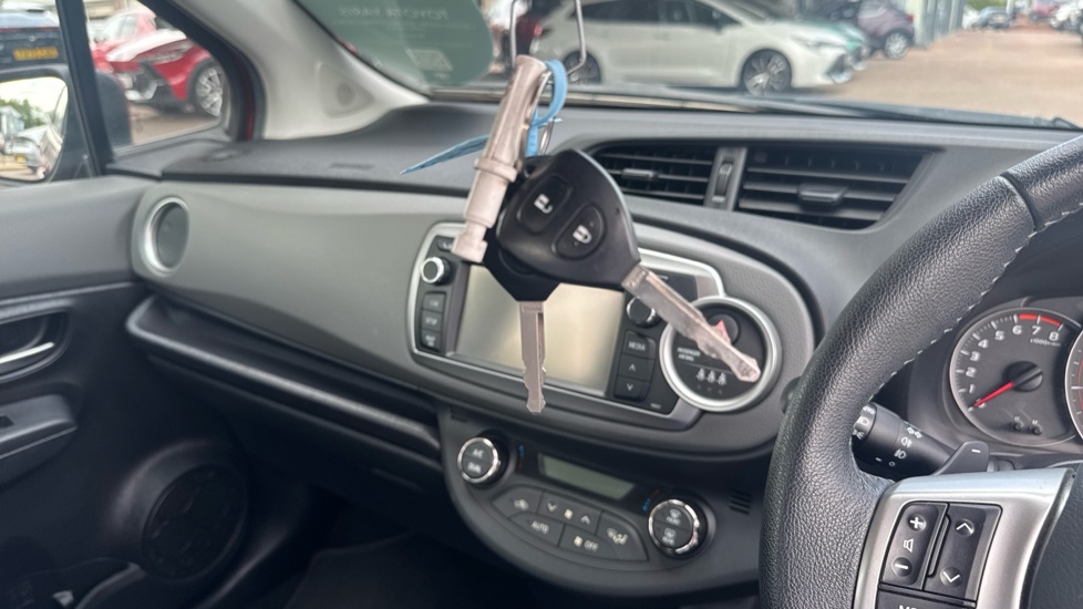 Toyota Yaris 1.33 VVT-i Icon+ 5dr Multidrive S Petrol Hatchback - Image 28