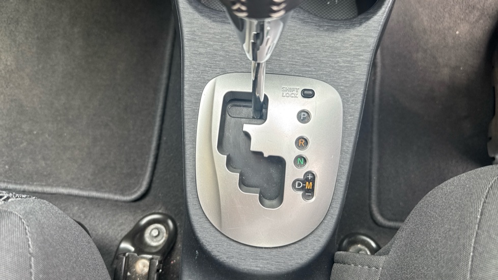 Toyota Yaris 1.33 VVT-i Icon+ 5dr Multidrive S Petrol Hatchback - Image 31