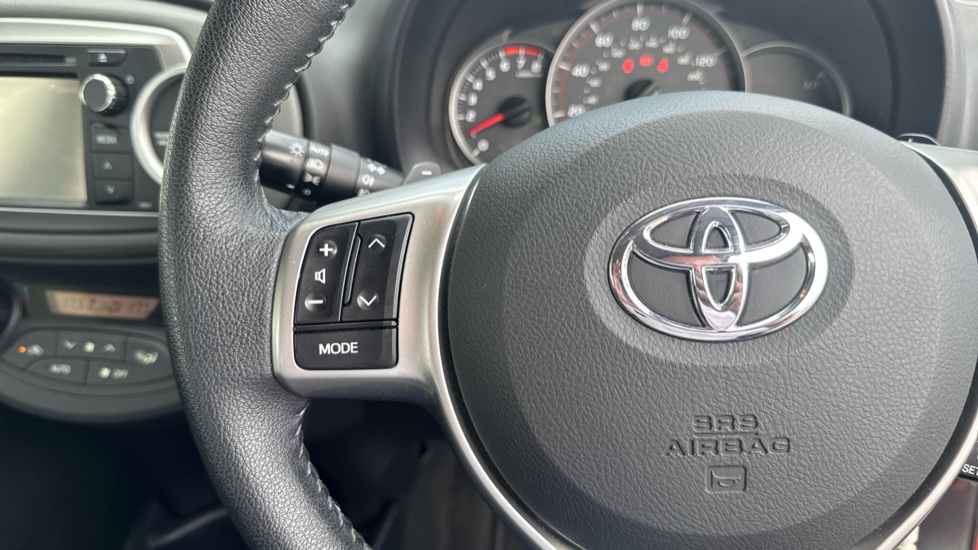 Toyota Yaris 1.33 VVT-i Icon+ 5dr Multidrive S Petrol Hatchback - Image 32