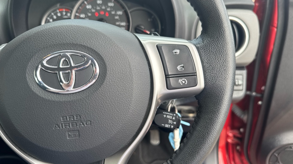 Toyota Yaris 1.33 VVT-i Icon+ 5dr Multidrive S Petrol Hatchback - Image 33