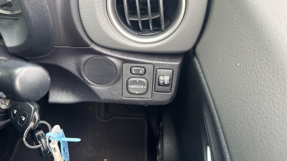 Toyota Yaris 1.33 VVT-i Icon+ 5dr Multidrive S Petrol Hatchback - Image 35