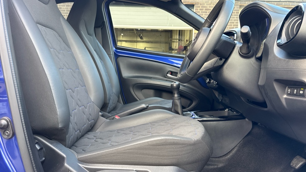 Toyota Aygo X 1.0 VVT-i Exclusive 5dr Petrol Hatchback - Image 12