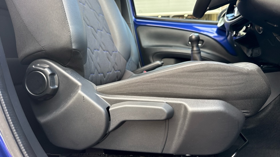 Toyota Aygo X 1.0 VVT-i Exclusive 5dr Petrol Hatchback - Image 30