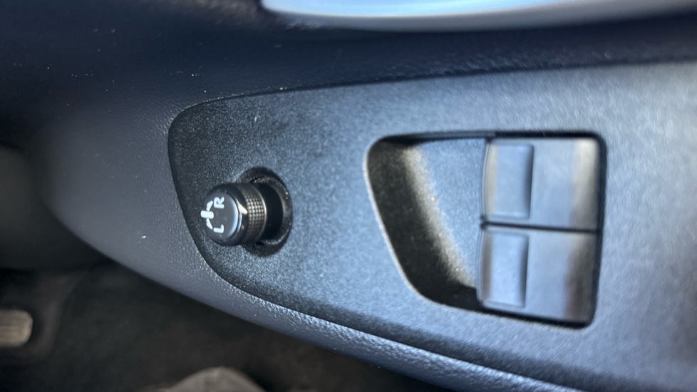 Toyota Aygo X 1.0 VVT-i Exclusive 5dr Petrol Hatchback - Image 32