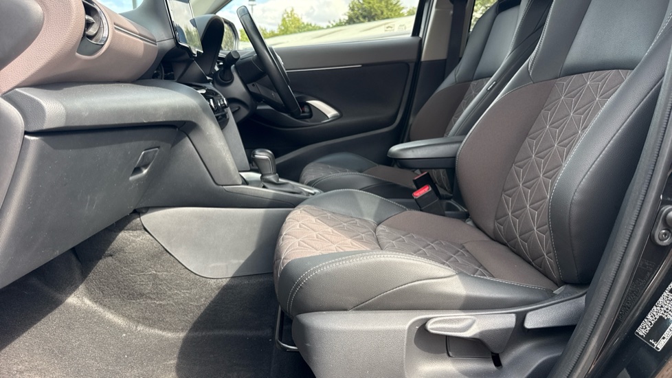 Toyota Yaris Cross 1.5 Hybrid Excel AWD 5dr CVT Hybrid Estate - Image 5