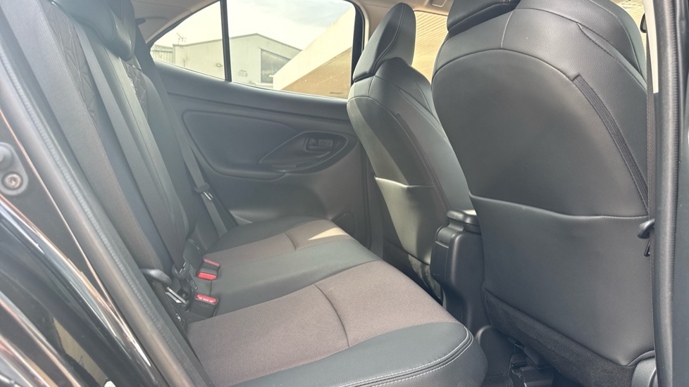 Toyota Yaris Cross 1.5 Hybrid Excel AWD 5dr CVT Hybrid Estate - Image 8